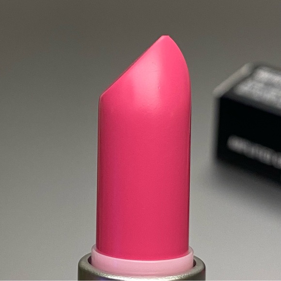 MAC “Do Not Disturb” Lipstick - Picture 6 of 7